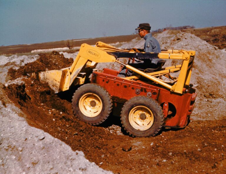 bobcat-m440-prototype-louis-keller-1962-1-768x592.jpg