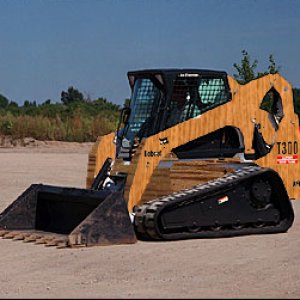 500K Bobcat colors Woody T-300.jpg